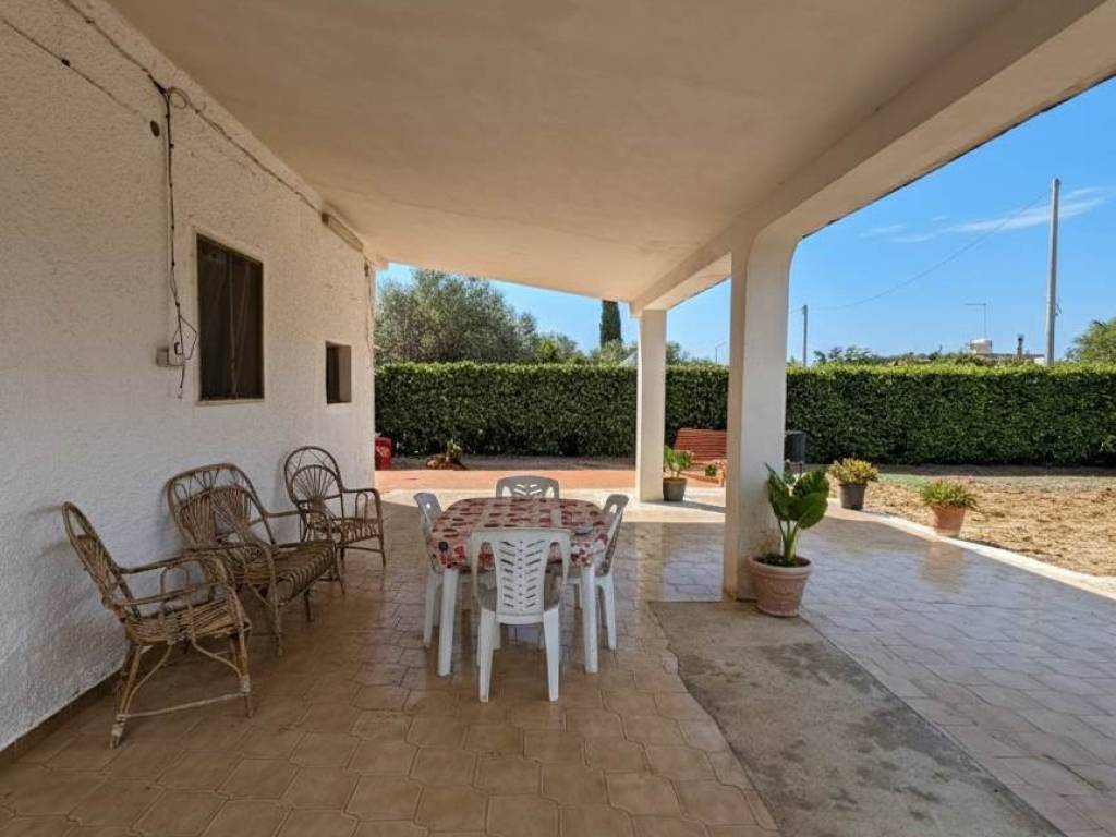 Villa a Mesagne in 40°31'20.7