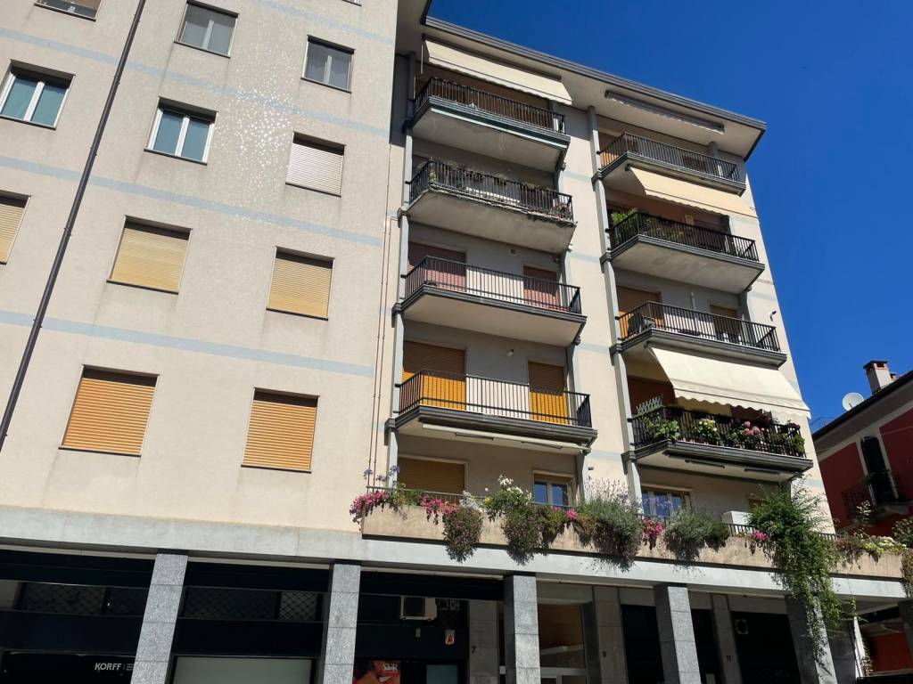 Appartamento a Verbania in Viale Giuseppe Azari 9/Scala A - Foto 2