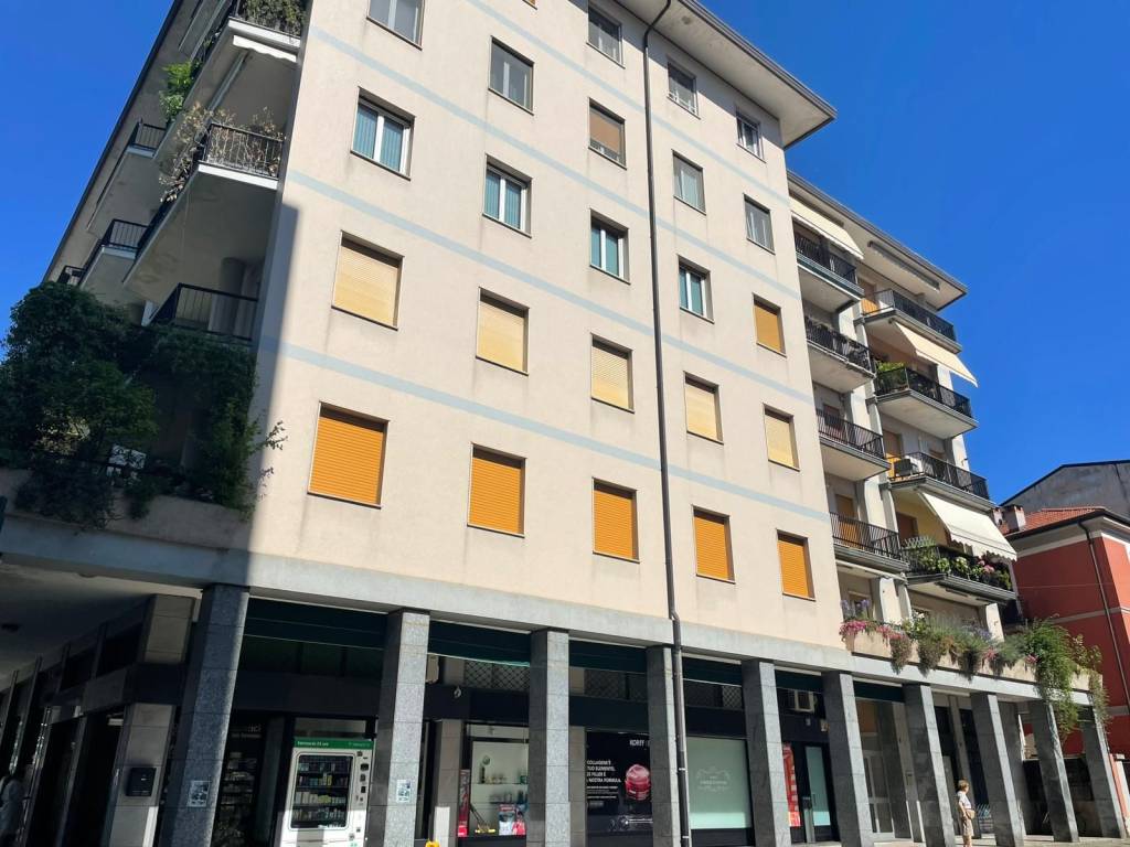 Appartamento a Verbania in Viale Giuseppe Azari 9/Scala A - Foto 3