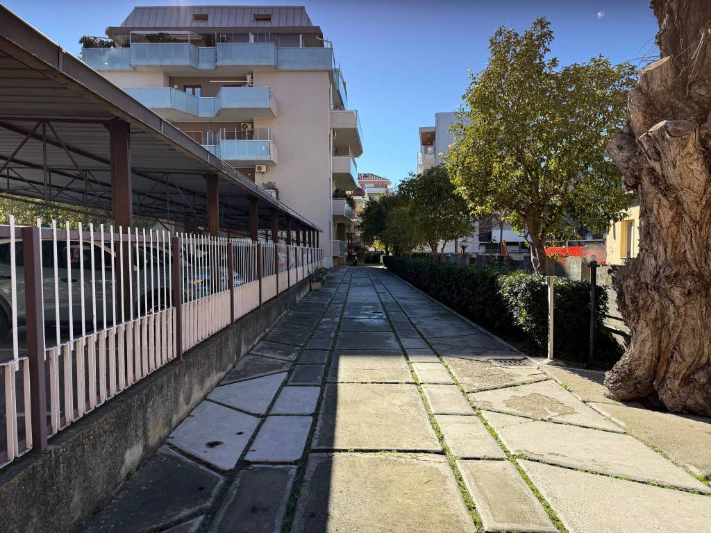 Box / garage a Pescara in Via Francesco Filomusi Guelfi - Foto 2
