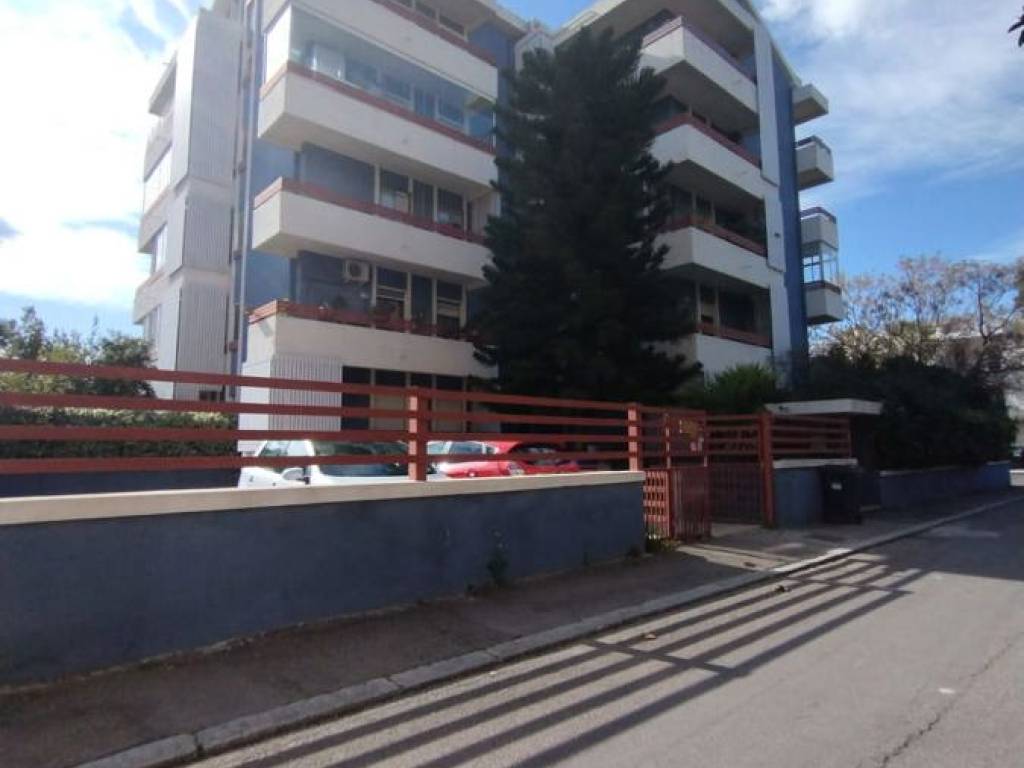 Box / garage a Cagliari in Via Siviglia - Foto 2