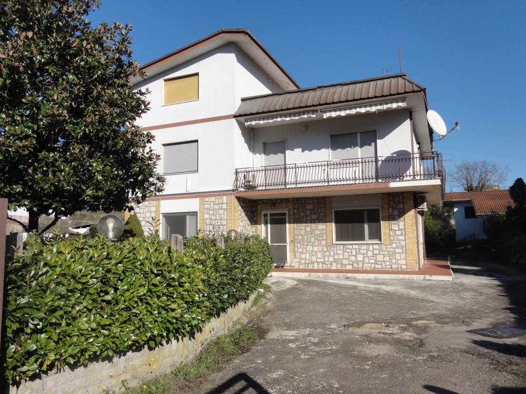 Villa a Ceccano in Via San Francesco d'Assisi, 179 - Foto 3