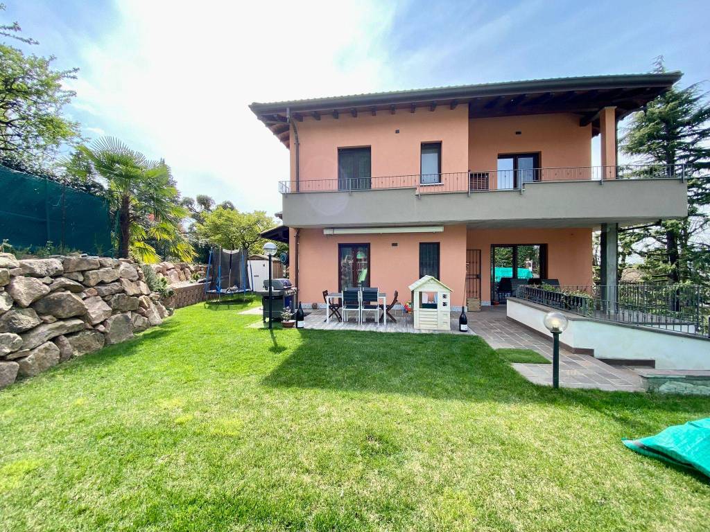 Villa a Binago in Via Piretta - Foto 1