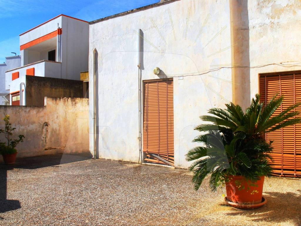 Casa indipendente a Castrignano del capo in Via Carlo Poerio, 24 - Foto 2