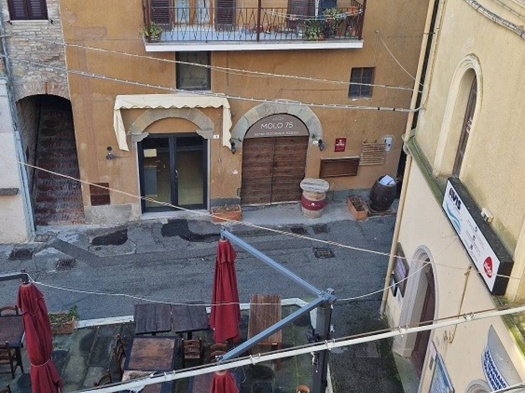 Appartamento a Passignano sul trasimeno in Piazza Aldo Moro - Foto 1