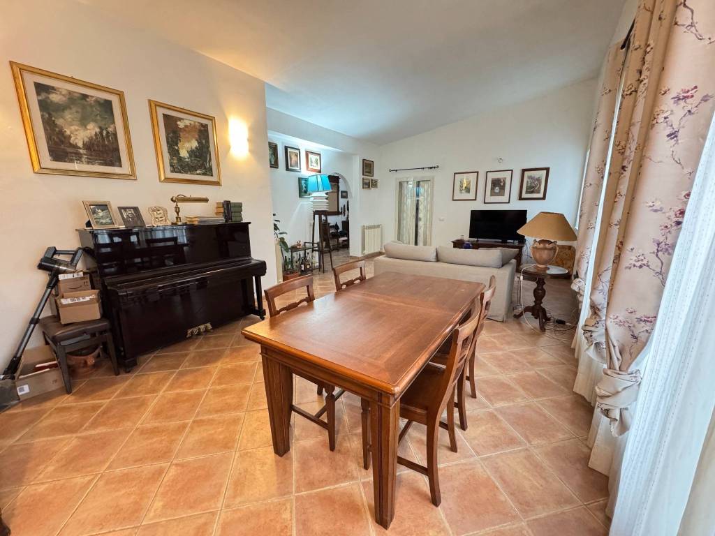 Villa a Aprilia in Via Riserva Nuova - Foto 2