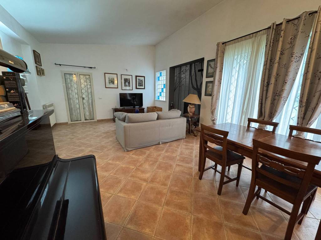 Villa a Aprilia in Via Riserva Nuova - Foto 3