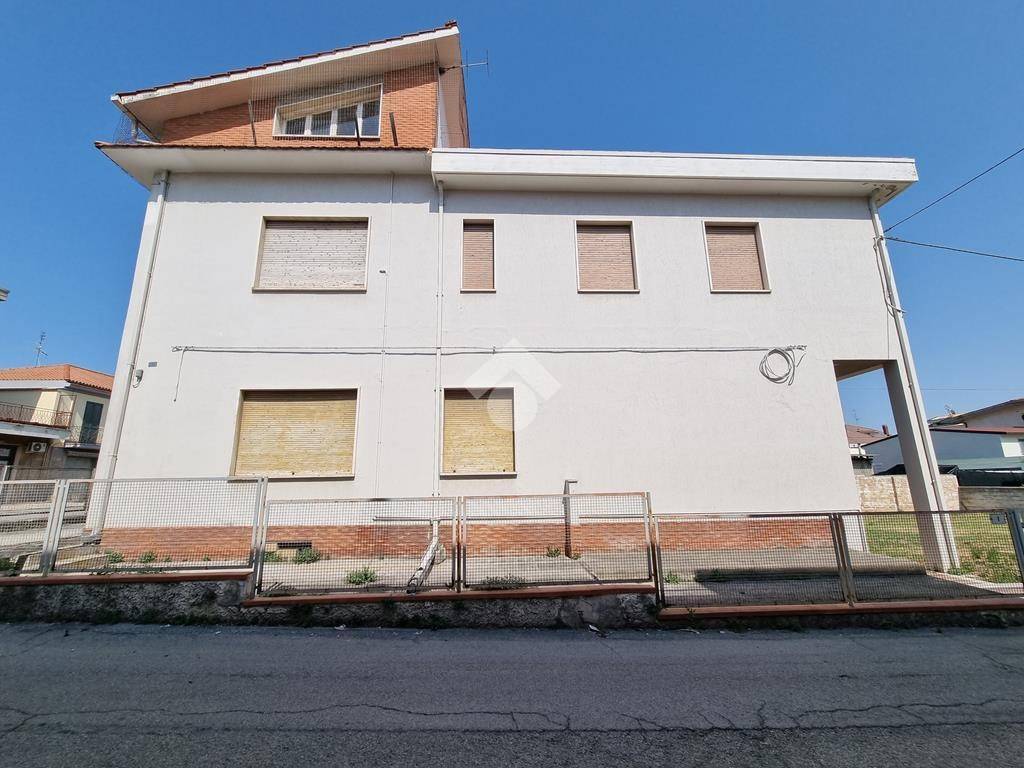 Palazzo / stabile a Castellalto in Via Francesco Crispi, 1 - Foto 5