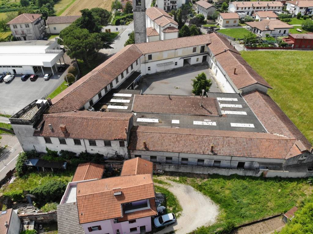 Palazzo / stabile a Tavagnacco in Via della Chiesa, 28 - Foto 2