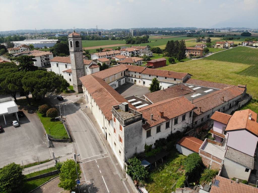 Palazzo / stabile a Tavagnacco in Via della Chiesa, 28 - Foto 3