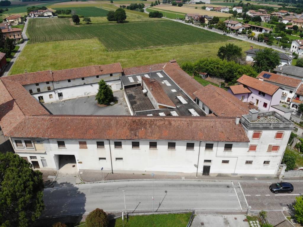 Palazzo / stabile a Tavagnacco in Via della Chiesa, 28 - Foto 4