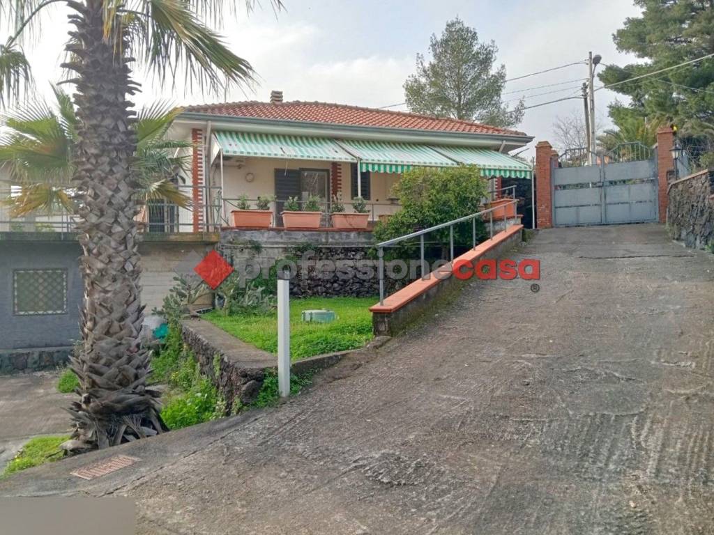 Villa a San giovanni la punta in Via Alcaloro, 63 - Foto 1