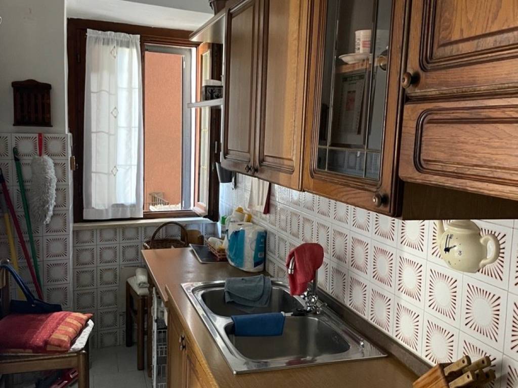 Appartamento a Cocquio-trevisago in Vicolo Castello, 18 - Foto 3