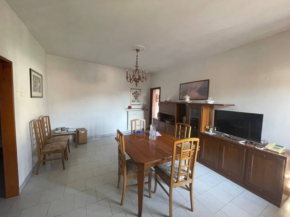 Appartamento a Cocquio-trevisago in Vicolo Castello, 18 - Foto 4