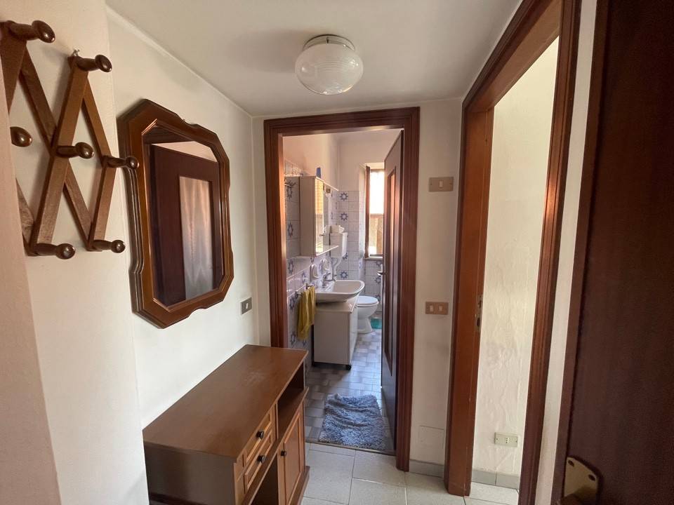 Appartamento a Cocquio-trevisago in Vicolo Castello, 18 - Foto 5
