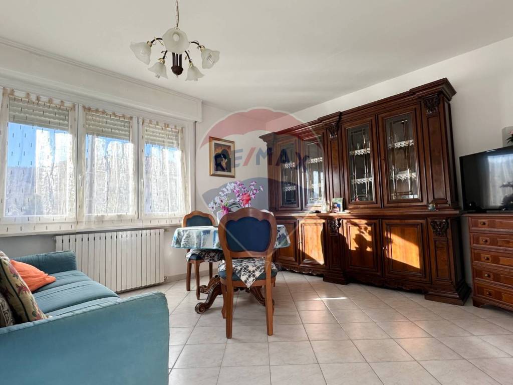 Casa indipendente a Luino in Via Centrale, 14 - Foto 2