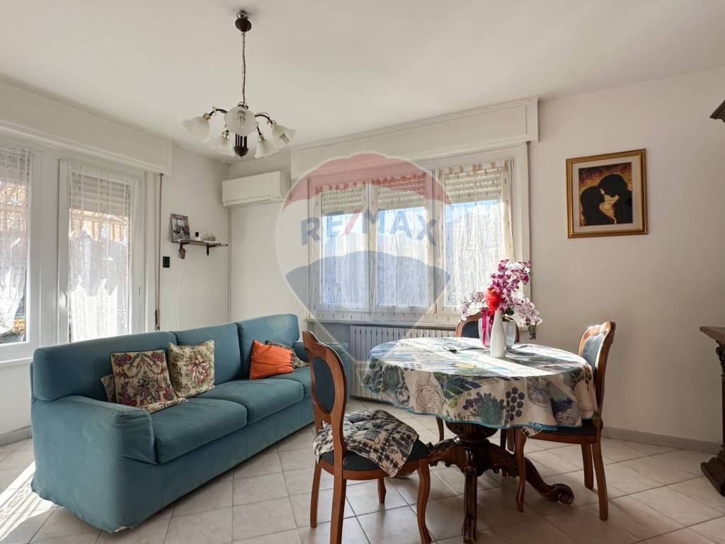 Casa indipendente a Luino in Via Centrale, 14 - Foto 3