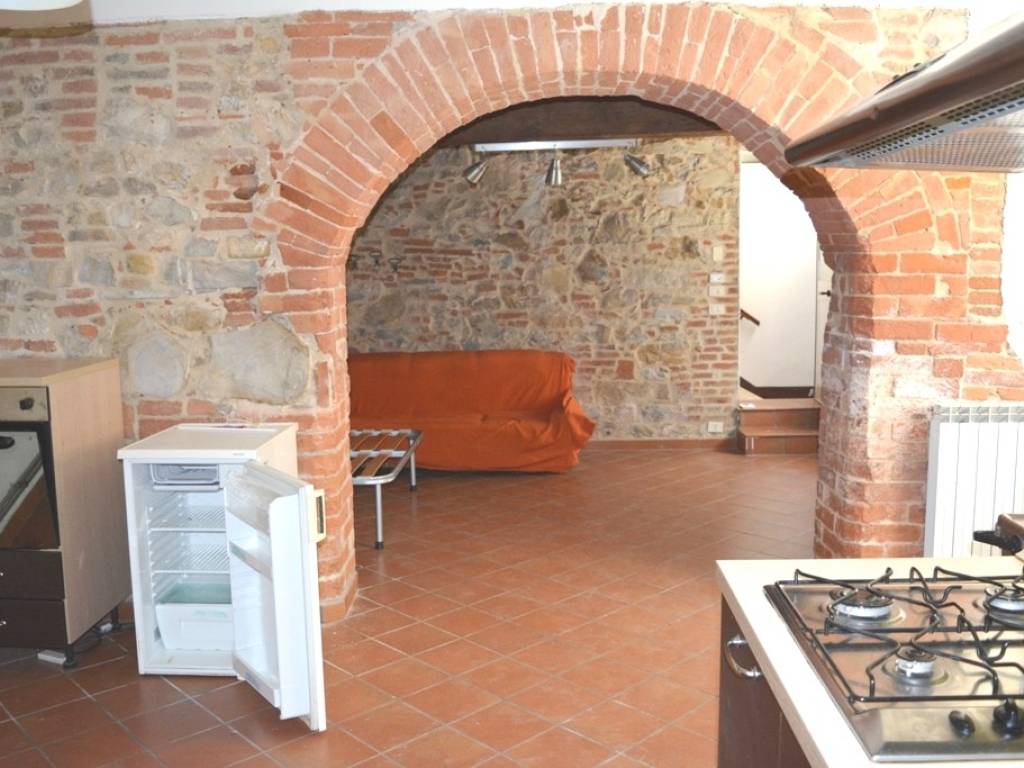 Casa indipendente a Castiglione del lago in Via della Repubblica - Foto 4
