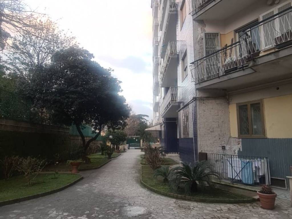 Appartamento a Napoli in Viale degli Oleandri - Foto 2