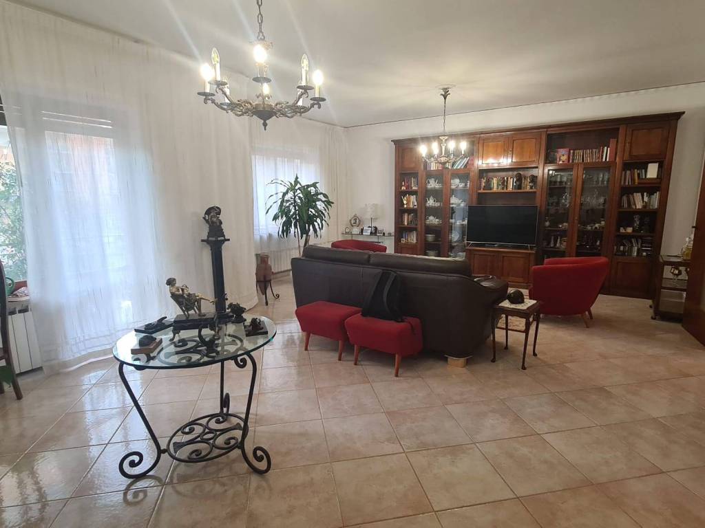Appartamento a Napoli in Viale degli Oleandri - Foto 3