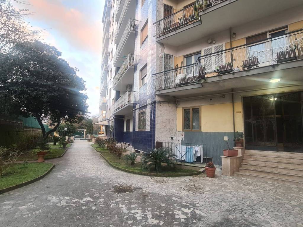 Appartamento a Napoli in Viale degli Oleandri - Foto 4