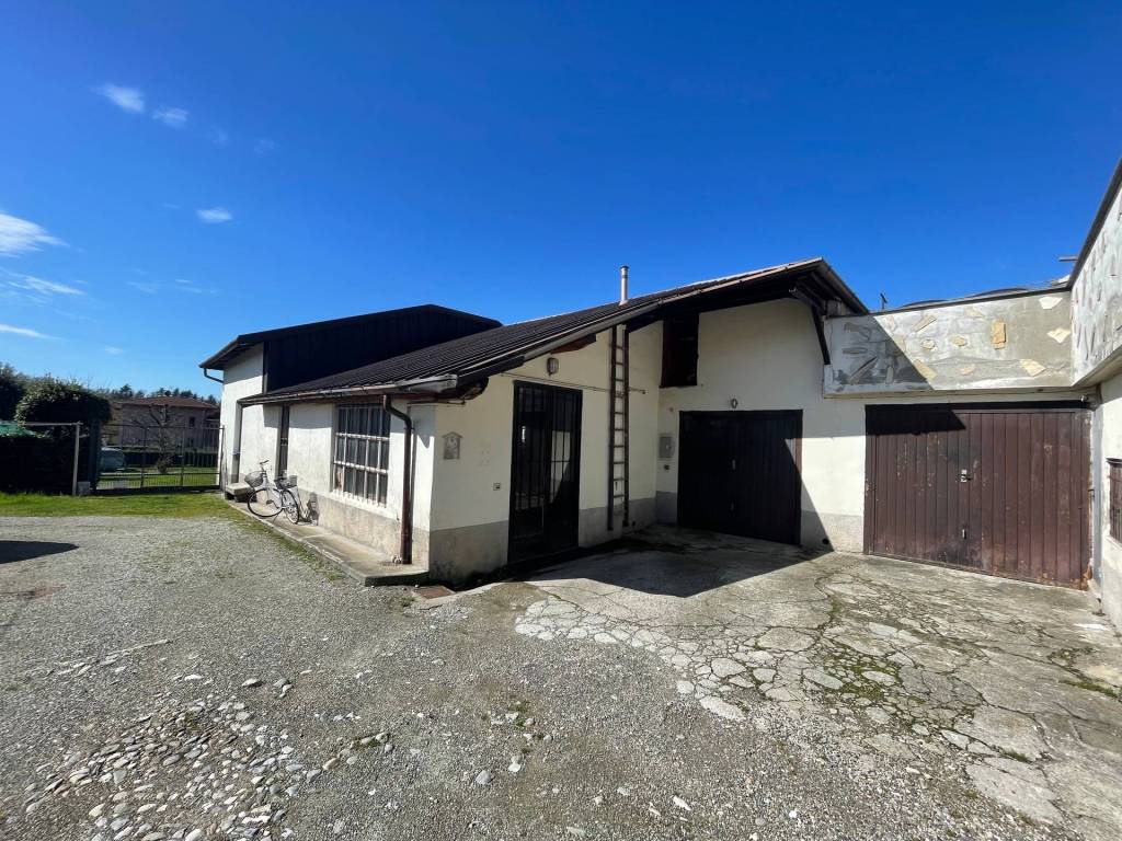 Villa a Gavirate in Via Carlo Besozzi, 20 - Foto 2