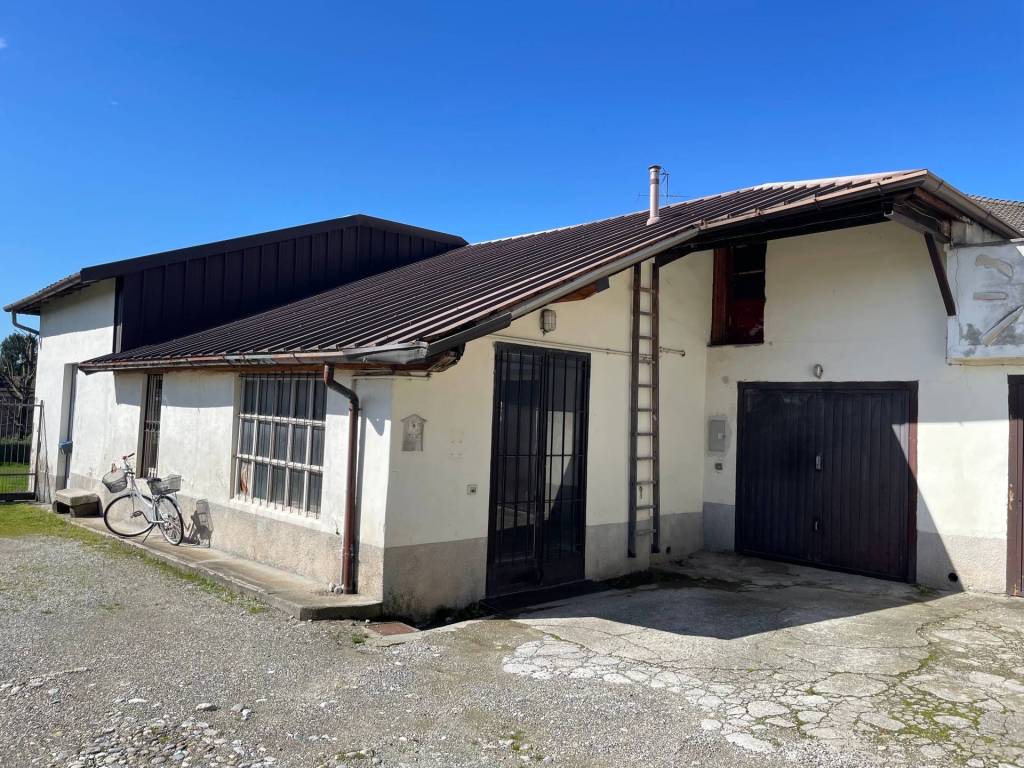 Villa a Gavirate in Via Carlo Besozzi, 20 - Foto 3