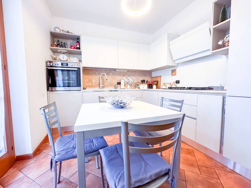 Appartamento a Albizzate in Via D. Carabelli, 47 - Foto 2