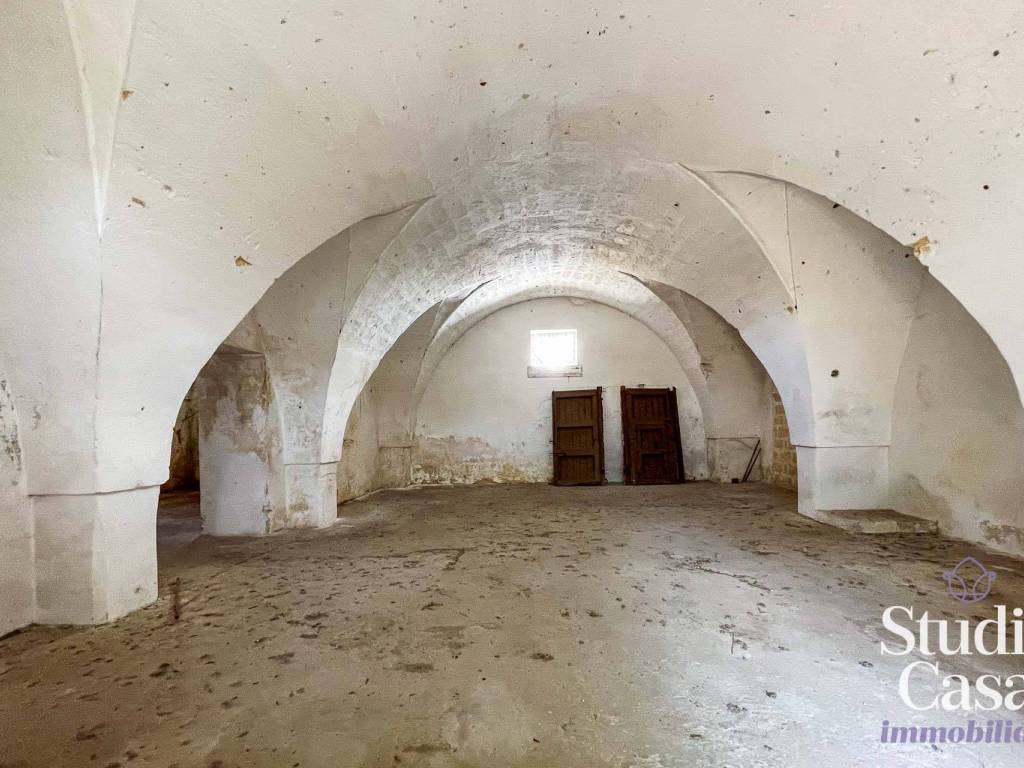 Palazzo / stabile a Veglie in Via Salvatore Quasimodo, 1 - Foto 2