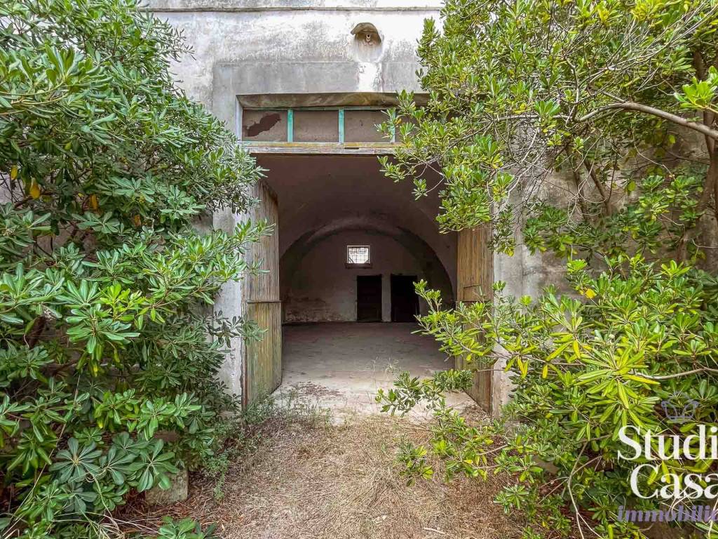 Palazzo / stabile a Veglie in Via Salvatore Quasimodo, 1 - Foto 4