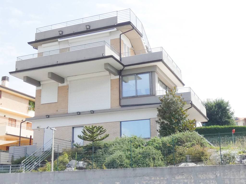 Villa a Fabriano in via Don Pasquale Merloni - Foto 4