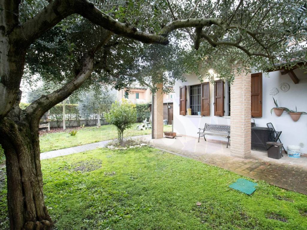 Villa a Bondeno in Via Madonna della Pioppa, 53 - Foto 3
