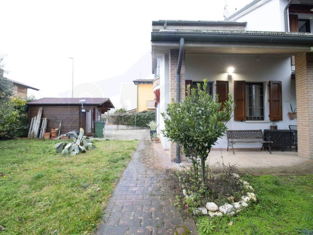 Villa a Bondeno in Via Madonna della Pioppa, 53 - Foto 5