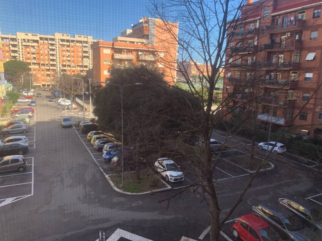 Appartamento a Pomezia in Piazzale Aldo Moro - Foto 4