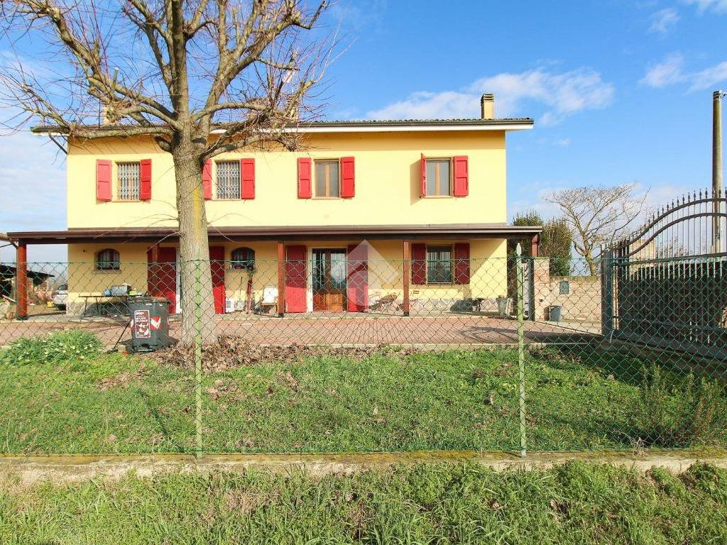 Casa indipendente a San pietro in casale in Via Raveda, 461 - Foto 2