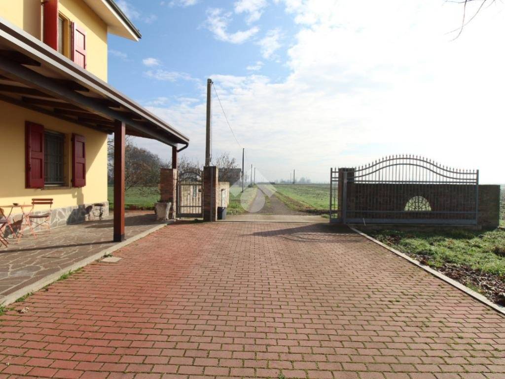 Casa indipendente a San pietro in casale in Via Raveda, 461 - Foto 4