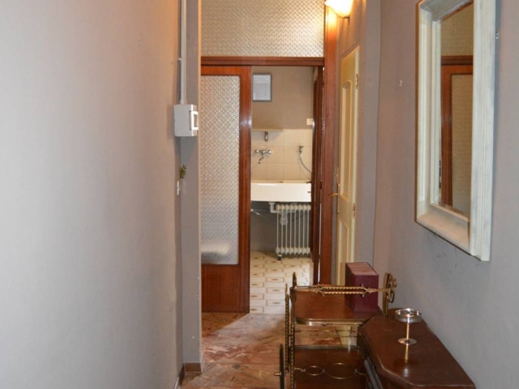 Casa indipendente a Castiglione del lago in Strada Statale del Trasimeno Inferiore - Foto 2
