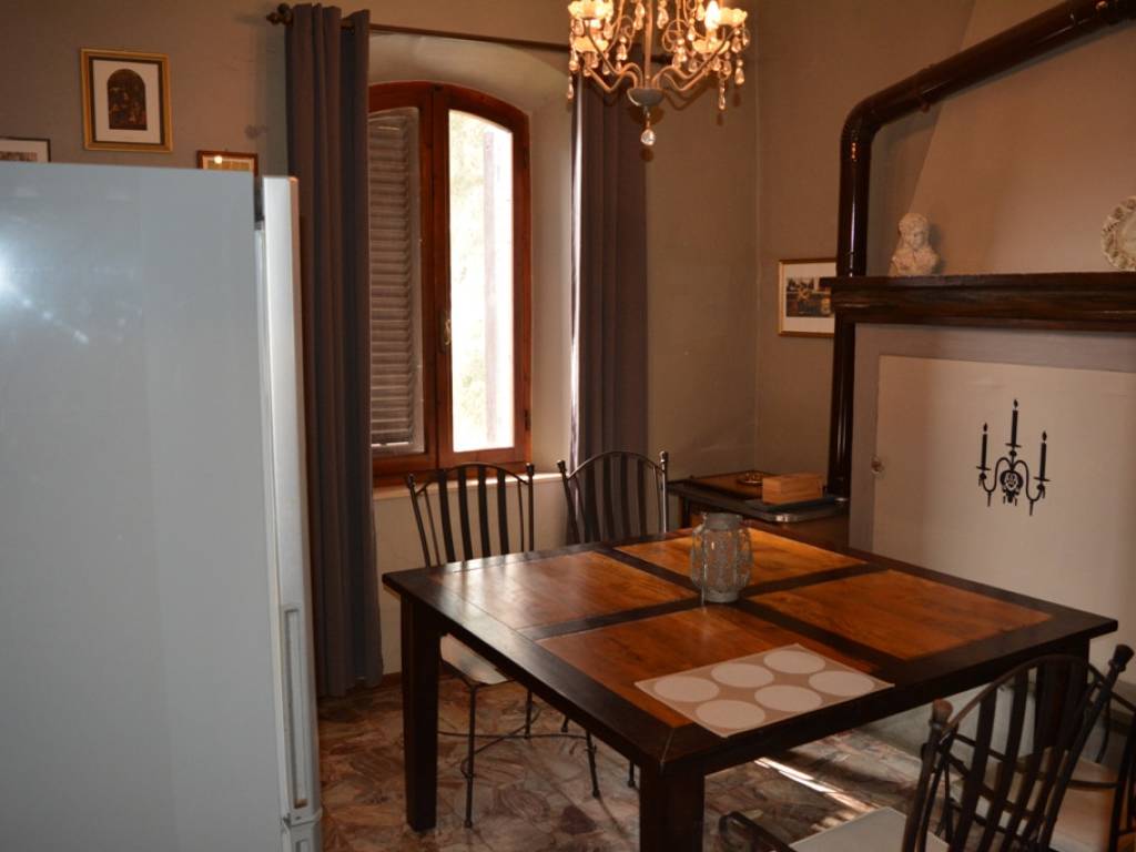 Casa indipendente a Castiglione del lago in Strada Statale del Trasimeno Inferiore - Foto 4
