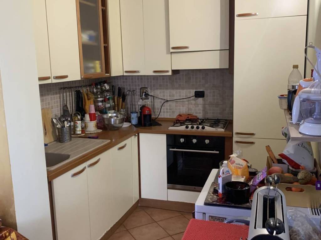 Appartamento a Pomezia in Via dei Castelli Romani - Foto 4