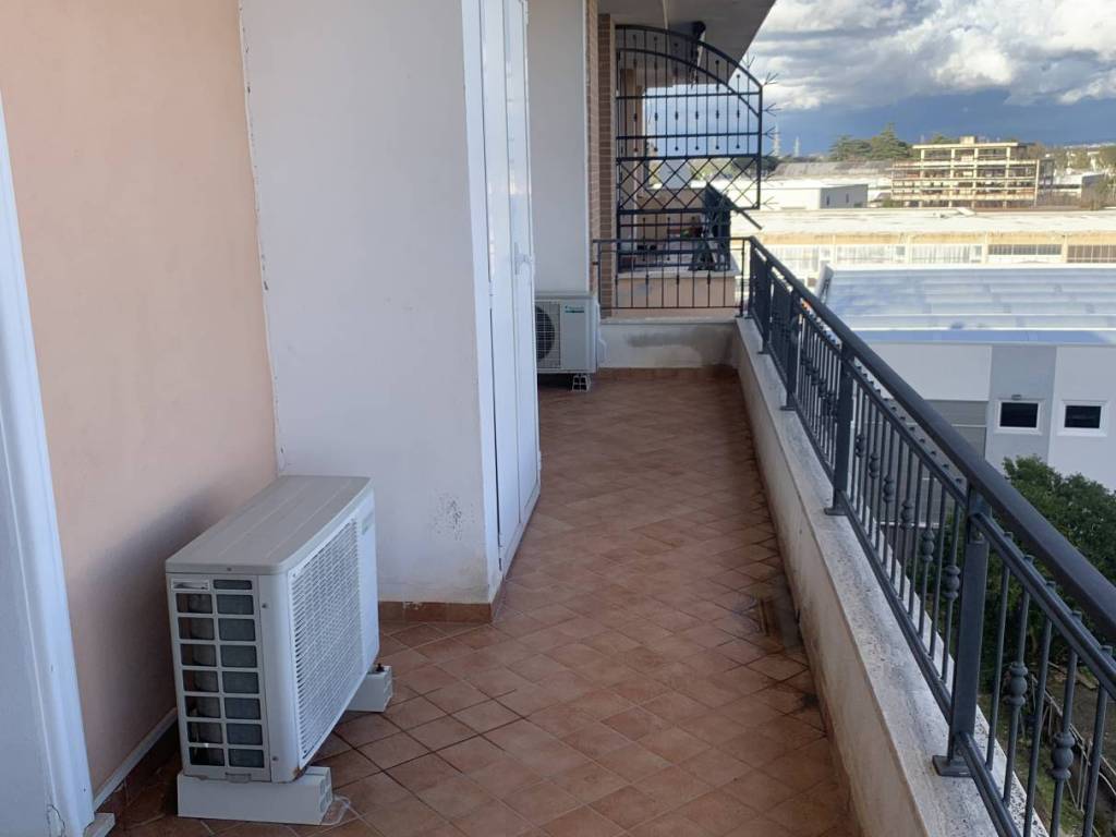 Appartamento a Pomezia in Via dei Castelli Romani - Foto 5