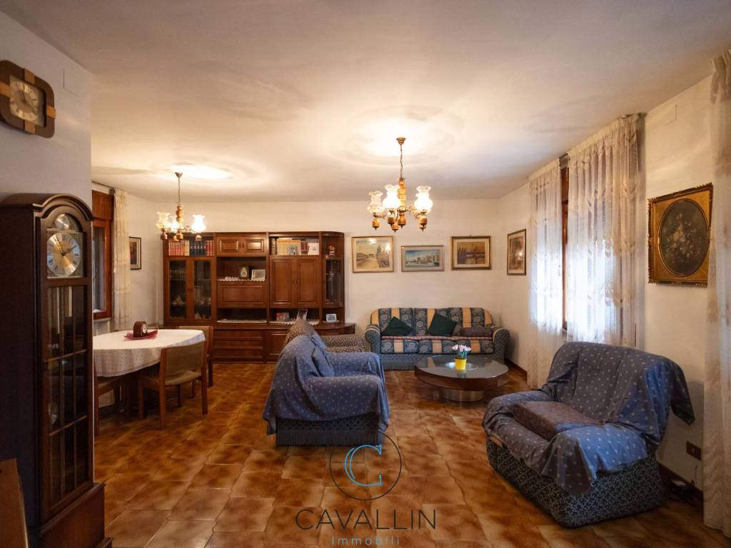 Villa a Montebelluna in Via Montello, 53 - Foto 2