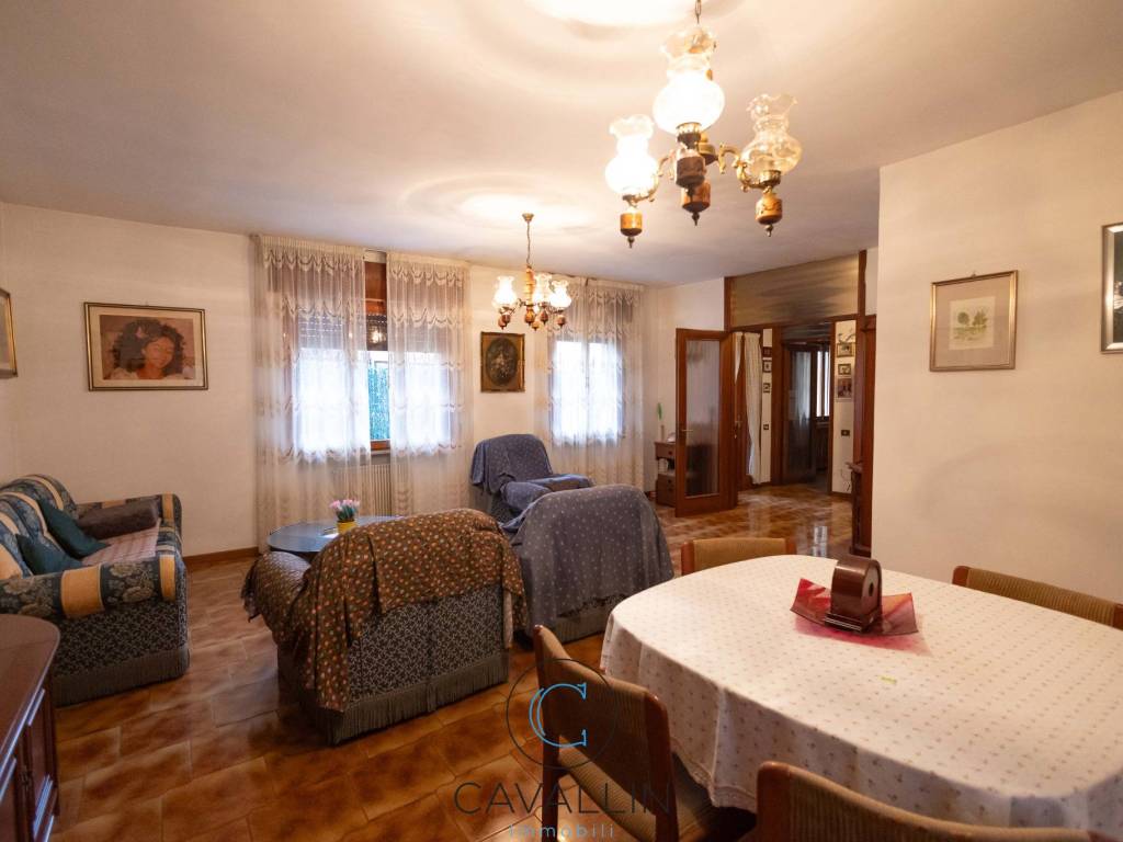 Villa a Montebelluna in Via Montello, 53 - Foto 5