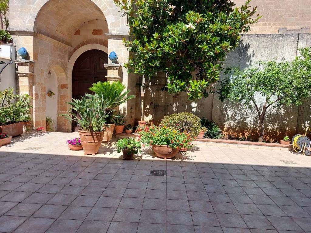 Palazzo / stabile a Manduria in via de Ferraris - Foto 2