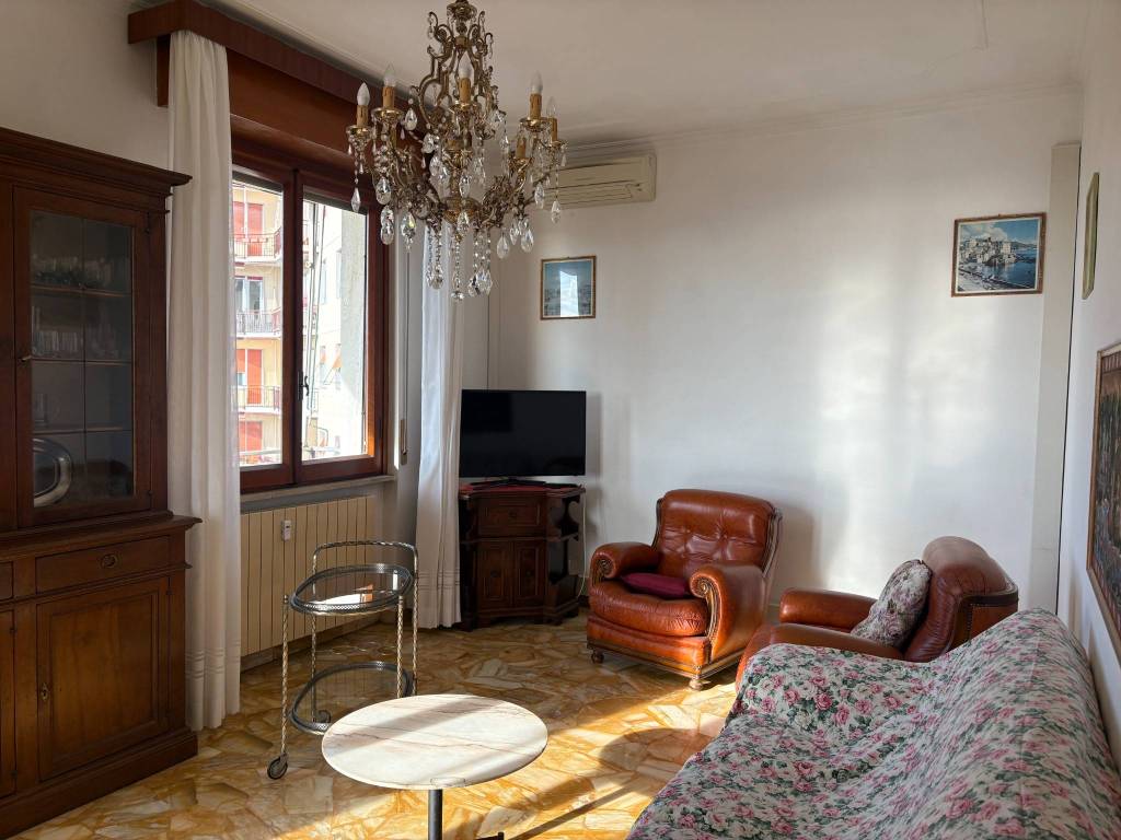 Appartamento a Genova in Via Luciano Borzone - Foto 2