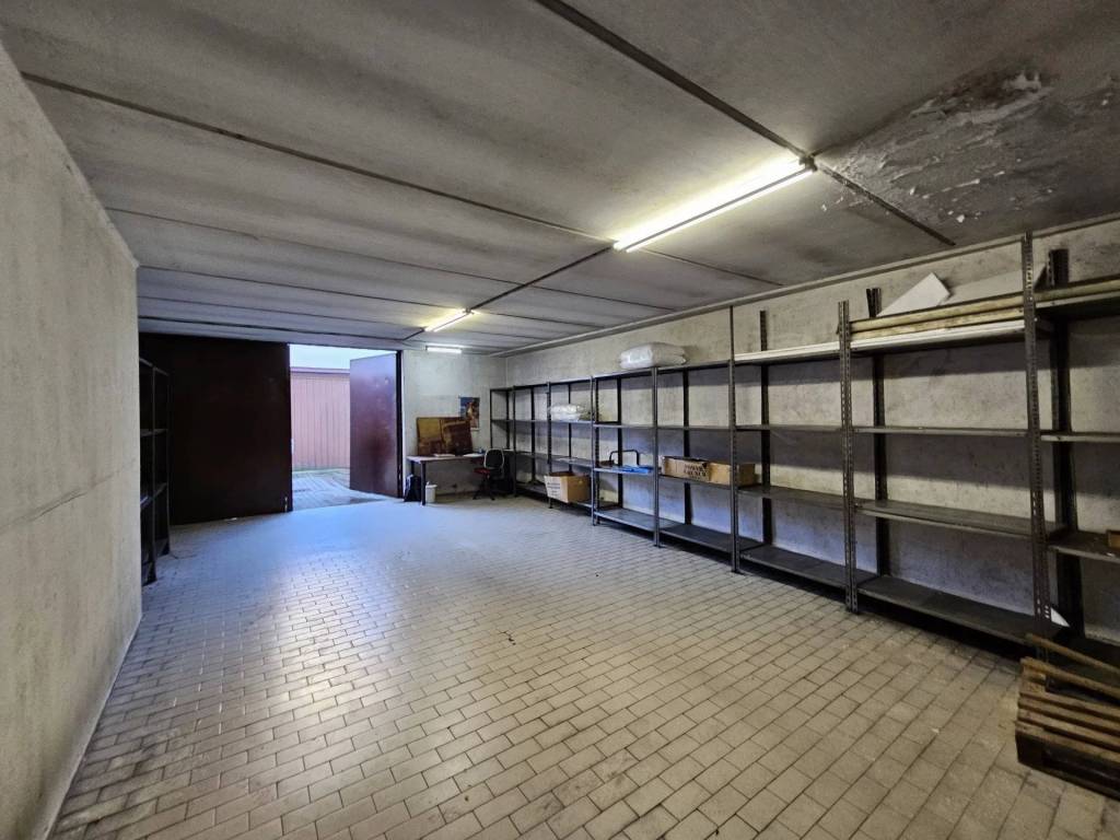 Box / garage a Senago in Via Verona, 11 - Foto 3