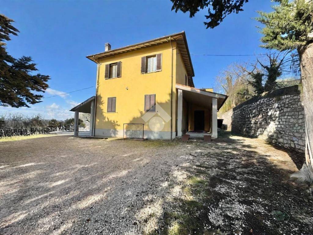 Casa indipendente a Assisi in V. Castelli del Chiascio, 18 - Foto 2