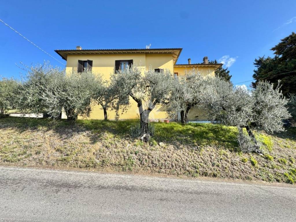 Casa indipendente a Assisi in V. Castelli del Chiascio, 18 - Foto 3