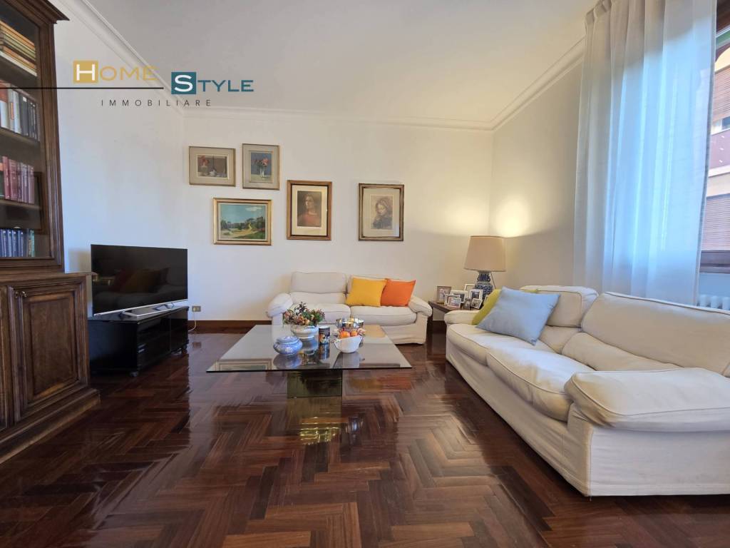 Appartamento a Parma in Viale Duca Alessandro, 9 - Foto 2