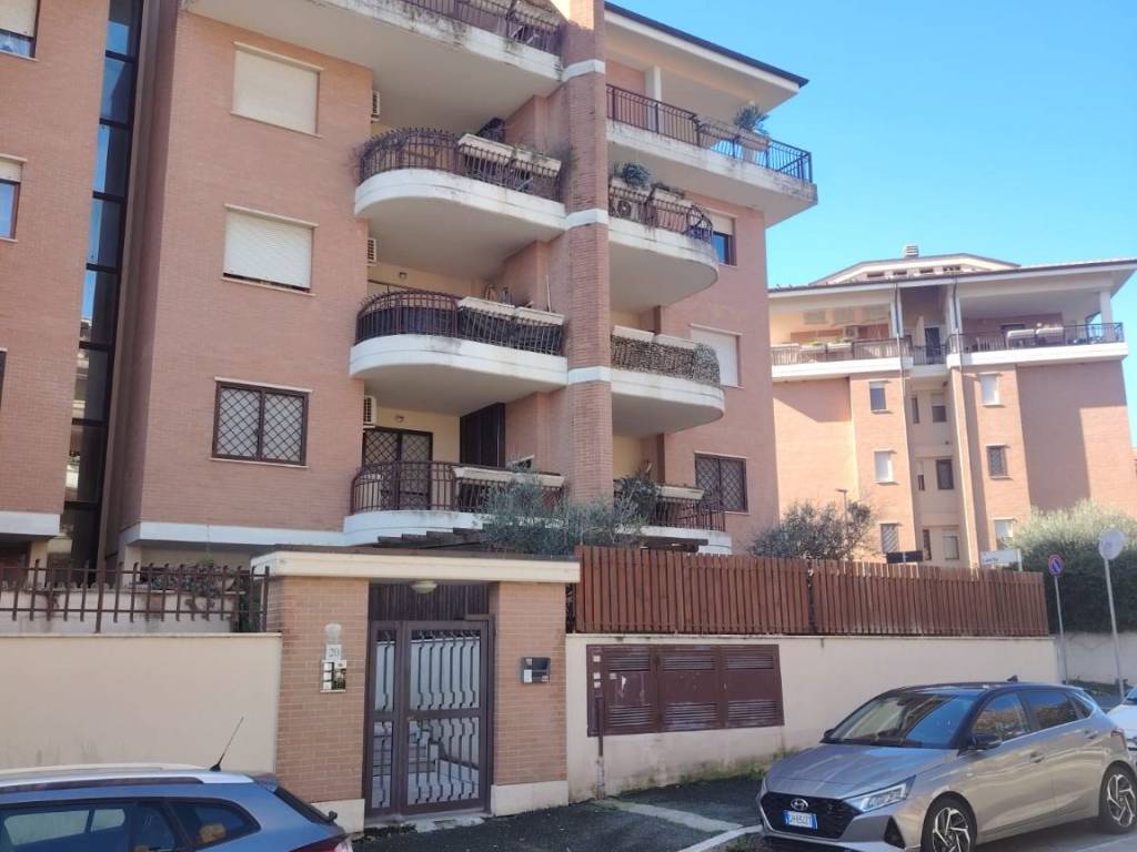 Appartamento a Pomezia in Viale Odisseo, 20 - Foto 2