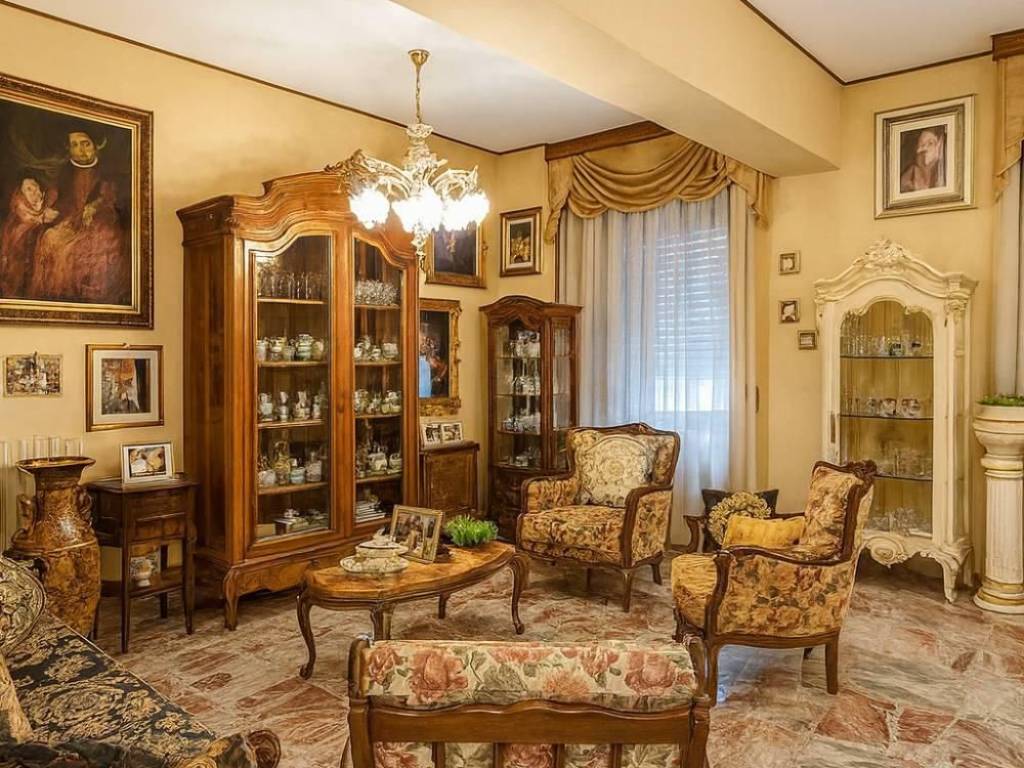 Appartamento a Crotone in Via ugo foscolo, 18 - Foto 2